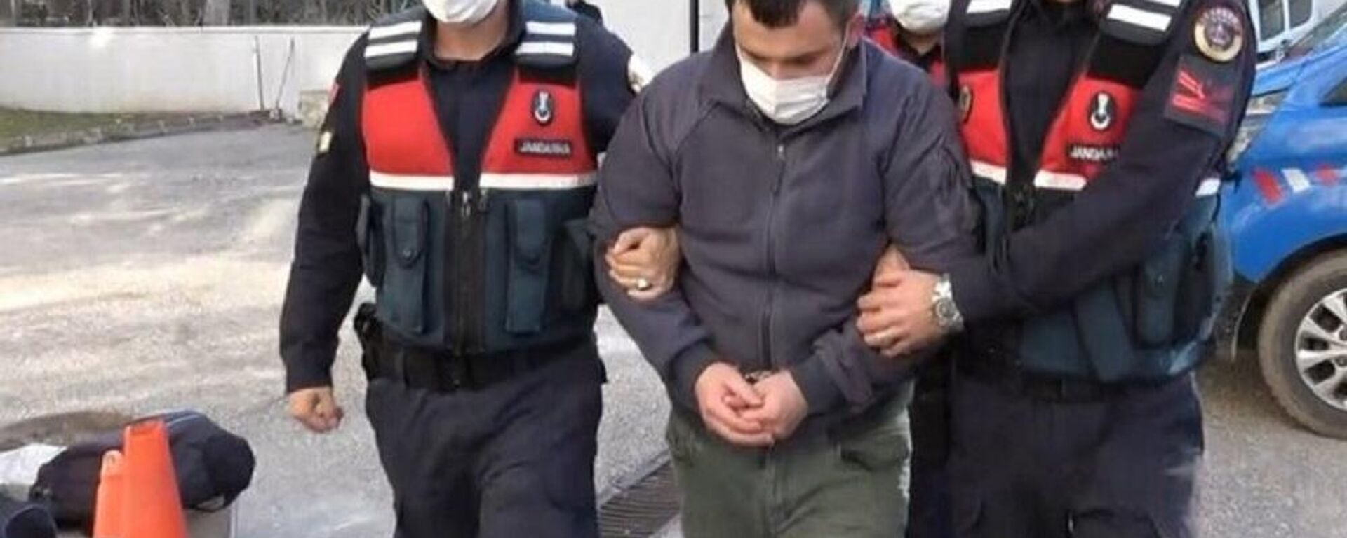 Boşanma aşamasındaki eşinin baba evini silahla basan adam tutuklandı - Sputnik Türkiye, 1920, 07.12.2021