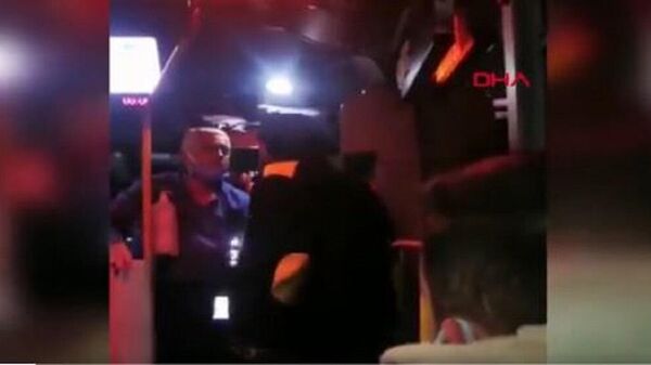 Bodrum'da iş elbisesi ile minibüse binince şoför tepki gösterdi - Sputnik Türkiye