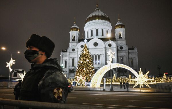 Katedral kutlamalara hazır olsa da,  6 Ocak&#x27;ta yapılacak olan Noel ayinlerine girişler, Kovid-19 salgını nedeniyle kısıtlı tutulacak.  - Sputnik Türkiye