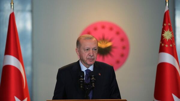 Cumhurbaşkanı Recep Tayyip Erdoğan, Cumhurbaşkanlığı Külliyesi'nde 40. İl Müftüleri İstişare Toplantısı'na katıldı. - Sputnik Türkiye
