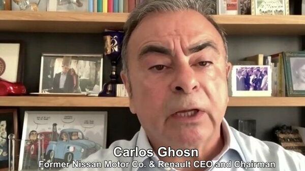 Japonya'da yolsuzluktan yargılanacakken ev hapsinden firar eden otomotiv devi Nissan'ın eski CEO'su Carlos Ghosn, Broken Alliances'  (Bozulan İttifaklar) isimli kitabını tanıttığı basın toplantısında - Sputnik Türkiye