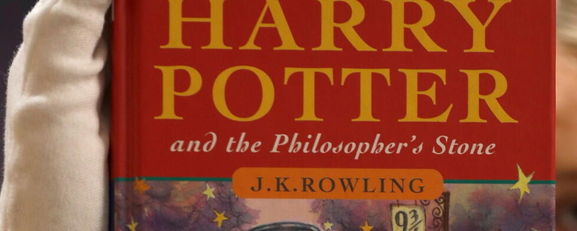 Harry Potter ve Felsefe Taşı, ilk basım, 1997  - Sputnik Türkiye, 1920, 10.02.2025