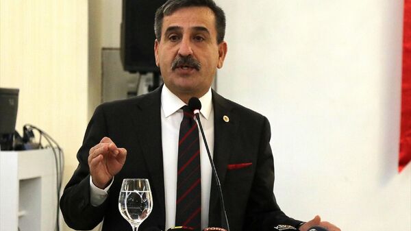 Türkiye Kamu-Sen Genel Başkanı Önder Kahveci (sol 4), Kayseri'de bir restoranda düzenlenen Kayseri Teşkilat Buluşmaları programına katıldı.
 - Sputnik Türkiye