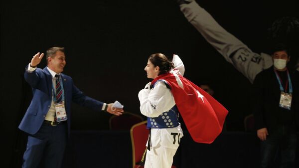 Dünya Para Taekwondo Şampiyonası’nda Meryem Betül Çavdar altın madalya kazandı. Şampiyonanın ilk gününde Türkiye, 1’i altın 9 madalya kazandı. - Sputnik Türkiye