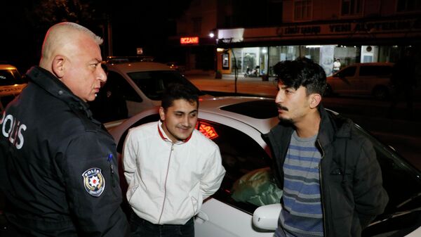 Polisten 20 kilometre kaçan sürücü, yasal sınırın 3 katı alkollü çıktı - Sputnik Türkiye
