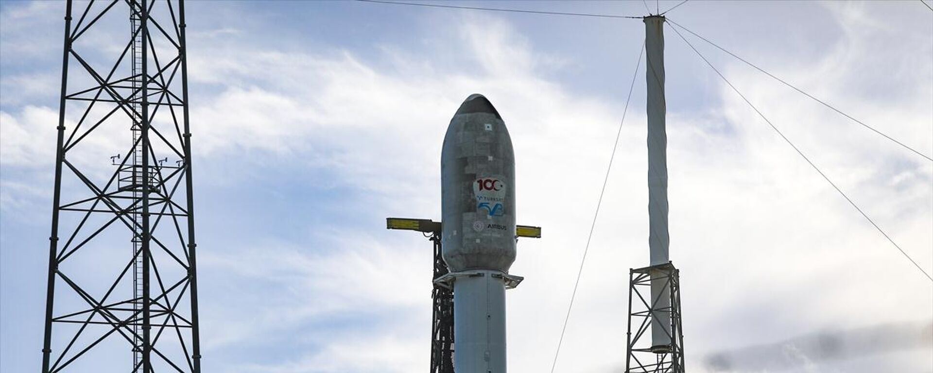Türksat 5B haberleşme uydusu Türkiye saatine göre 19 Aralık Pazar günü saat 06.58'de ABD'nin Florida eyaletinde bulunan Cape Canaveral üssünden SpaceX firmasına ait Falcon 9 roketiyle uzaya fırlatılmak üzere hazırlandı.
 - Sputnik Türkiye, 1920, 19.12.2021