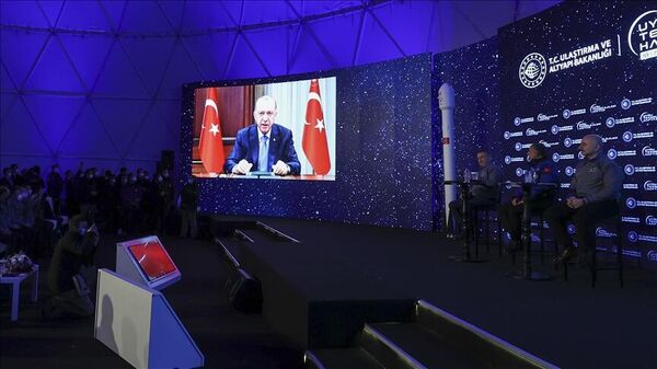 Cumhurbaşkanı Erdoğan: Ülkemizin en güçlü  haberleşme uydusu olan Türksat 5B'yi uzaya fırlattık - Sputnik Türkiye