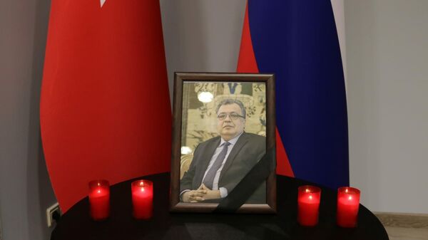 Suikast sonucu hayatın kaybeden Andrey Karlov, ölümünün beşinci yılında Rusya’nın Ankara Büyükelçiliği’nde düzenlenen törenle anıldı. - Sputnik Türkiye
