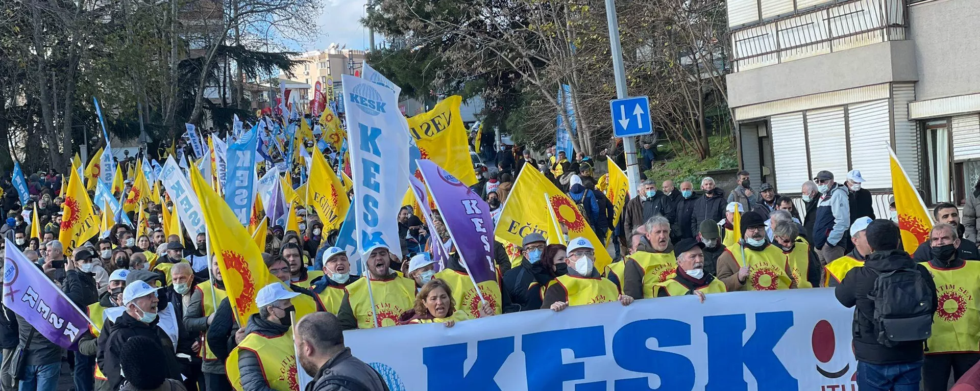İstanbul’da ‘geçinemiyoruz’ mitingi: ‘Temel geçim güvencesi verilmelidir’ - KESK - Sputnik Türkiye, 1920, 04.01.2022