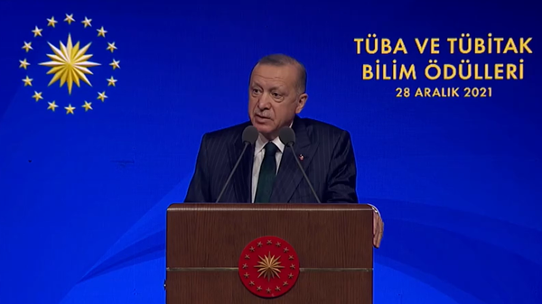Cumhurbaşkanı Erdoğan, TÜBİTAK ve TÜBA Ödülleri Töreni'nde Tüm bilim insanlarımıza şükranlarımı sunuyorum dedi. - Sputnik Türkiye
