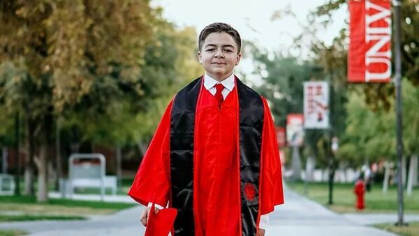 15 yaşındaki çocuk, Nevada Üniversitesi'nden dereceyle mezun oldu - Sputnik Türkiye