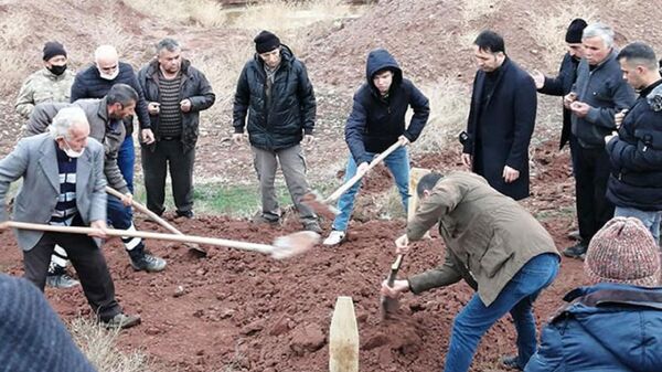 Kavga sonucu öldüğü 12 gün sonra mezarı açılarak belirlendi - Sputnik Türkiye