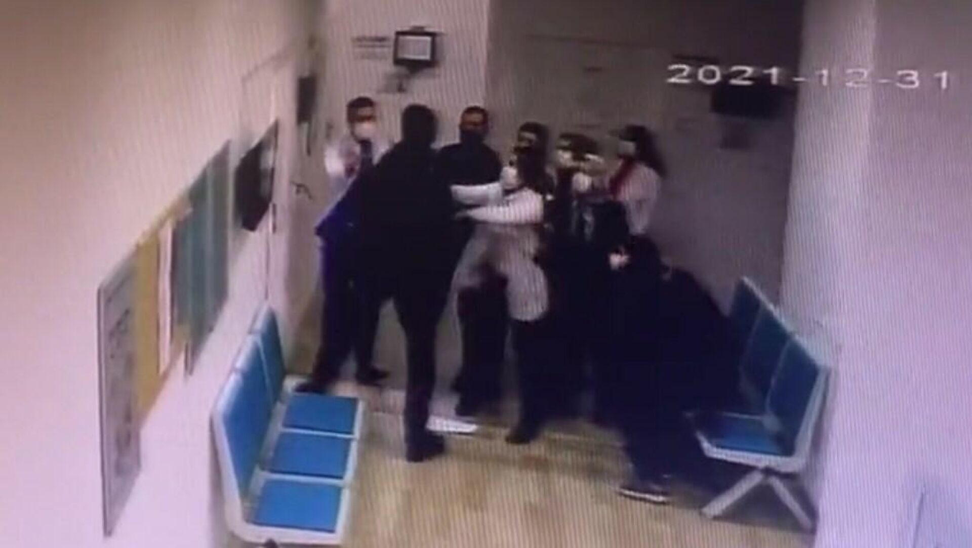 Avcılar'da sağlık merkezine aşı için gelen bir kişi doktora saldırdı - Sputnik Türkiye, 1920, 01.01.2022