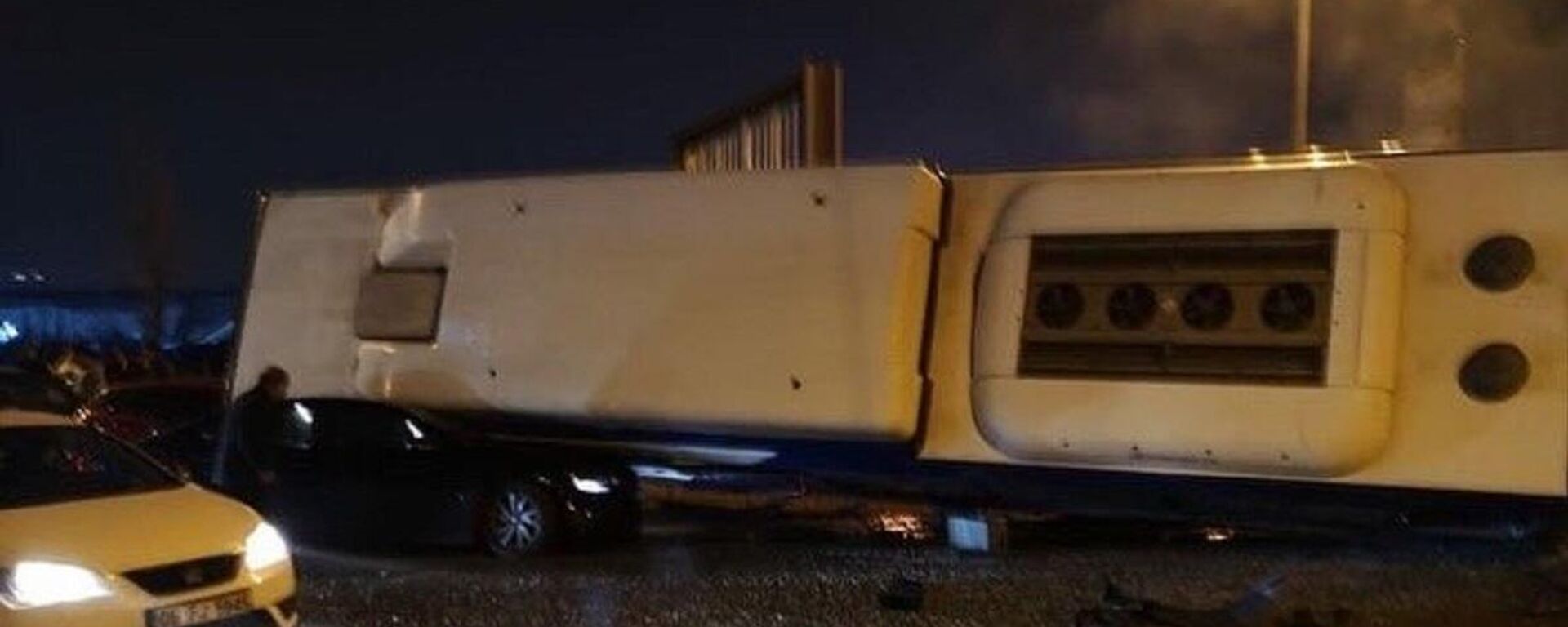 Ankara'nın Yenimahalle ilçesinde EGO otobüsünün devrilmesi sonucu meydana gelen kazada, yaralananlar olduğu bildirildi. - Sputnik Türkiye, 1920, 01.01.2022