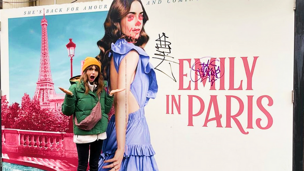 Lily Collins, New York'ta tahrip edilen 'Emily in Paris' afişine tepki gösterdi - Sputnik Türkiye