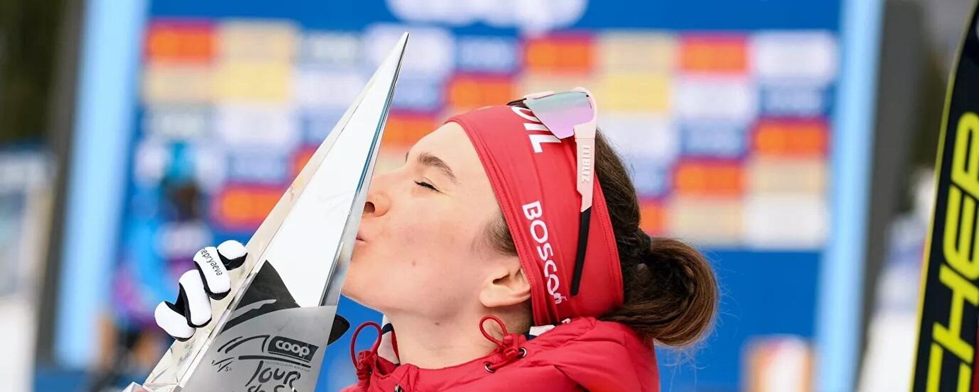 Rus kayakçı Natalya Nepryaeva, Tour de Ski yarışmasında bir ilke imza atarak, genel sıralamada lider konumuna geçti ve kupanın sahibi oldu. - Sputnik Türkiye, 1920, 05.01.2022
