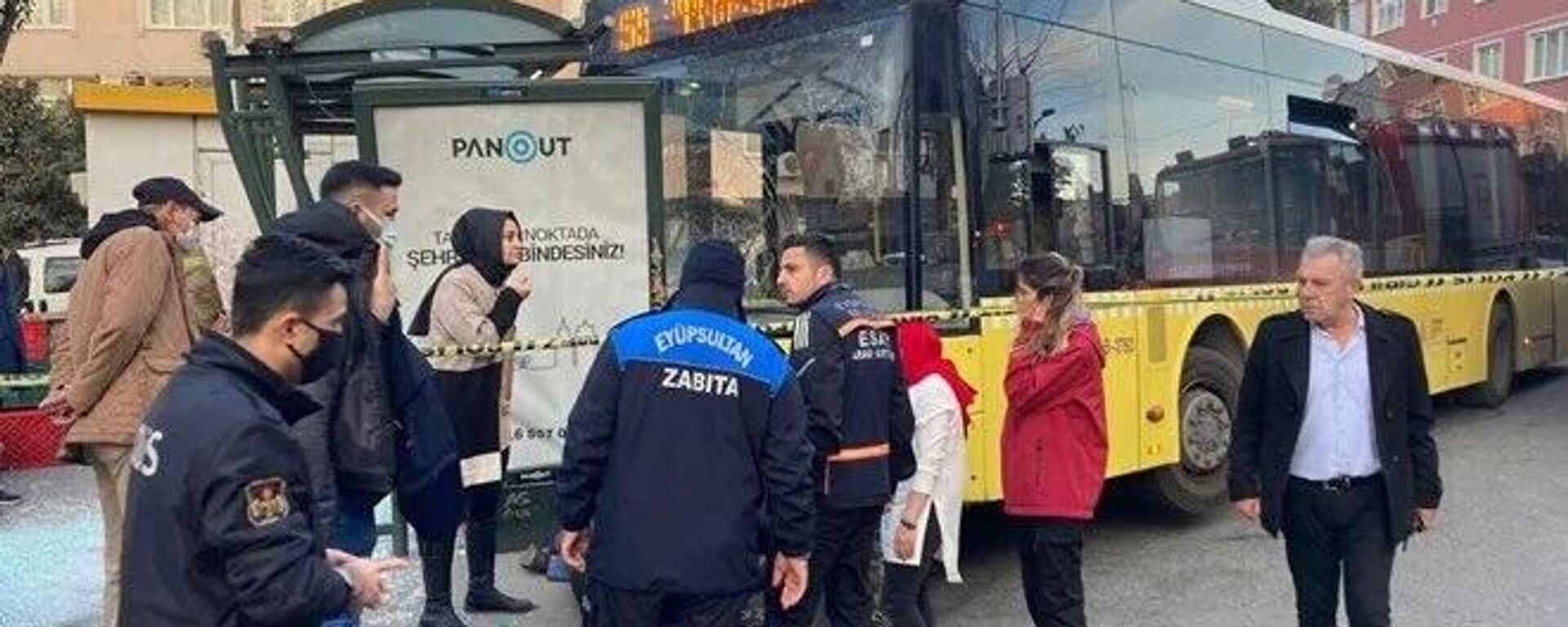İstanbul'da İETT otobüsü durağa çarptı, yaralılar var - Sputnik Türkiye, 1920, 06.01.2022