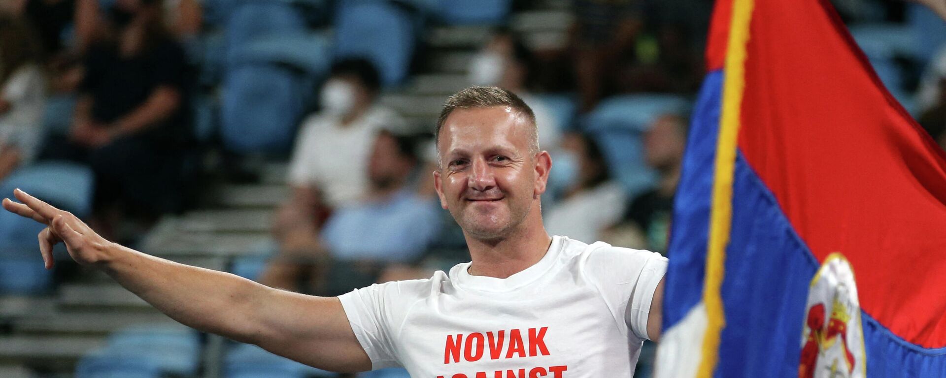 Avustralya'nın Sidney kentindeki bir tenis maçında Novak Djokovic'e destek için Sırbistan bayrağı açan Sırp fanlar - Sputnik Türkiye, 1920, 06.01.2022