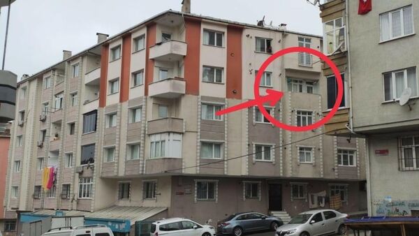 İstanbul'da babasından şiddet gören kız 4'üncü kattan atladı - Sputnik Türkiye