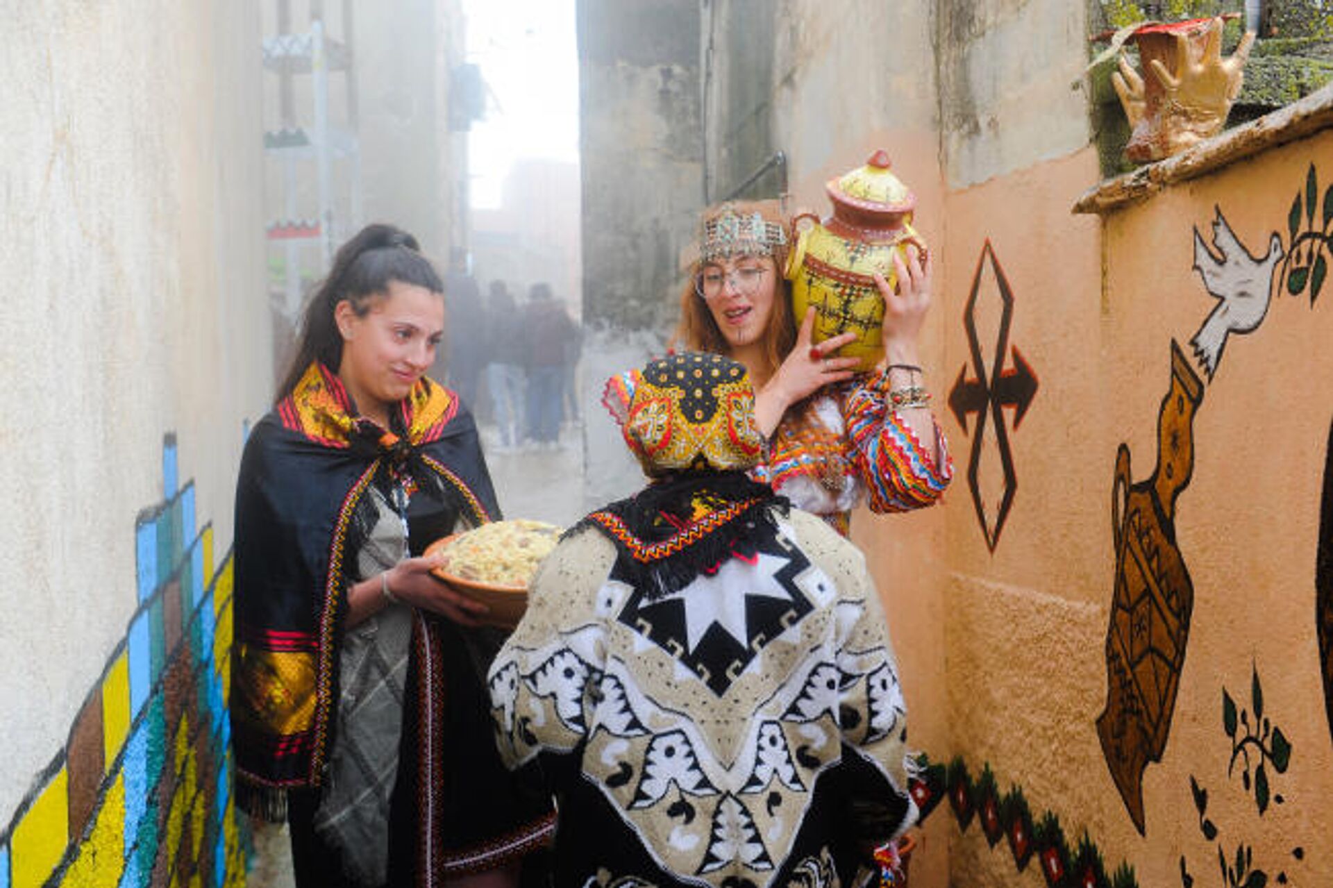 Amazig takvimine göre 2972 yılına girişi kutlayan Berberiler, bugünün Fas'ta resmi tatil olmasını istiyor. - Sputnik Türkiye, 1920, 13.01.2022