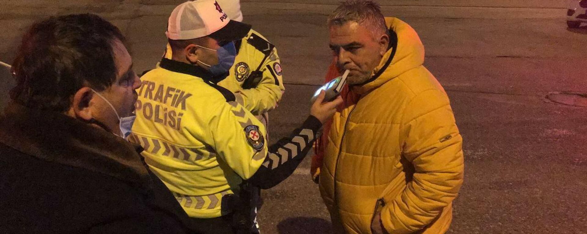 TAKSİ ŞOFÖRÜ KAZA YAPINCA ALKOLLÜ OLDUĞU ORTAYA ÇIKTI  - Sputnik Türkiye, 1920, 15.01.2022