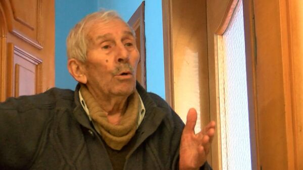 İçerisinde kiracısının olduğu eve baltayla saldıran 93 yaşındaki ev sahibi: Tekrar yapacağım - Naim Akgün - Sputnik Türkiye