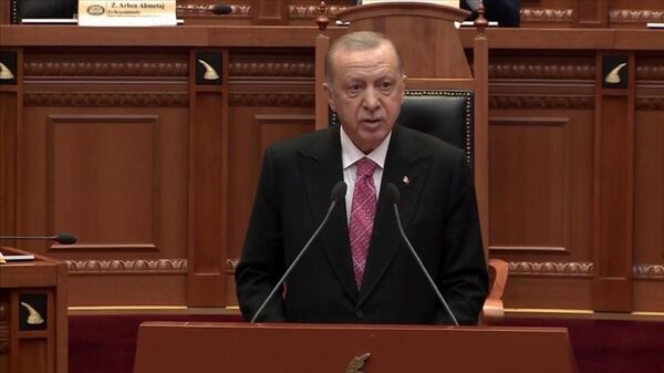 Cumhurbaşkanı Recep Tayyip Erdoğan, Arnavutluk Meclisi'ne hitap ediyor. - Sputnik Türkiye