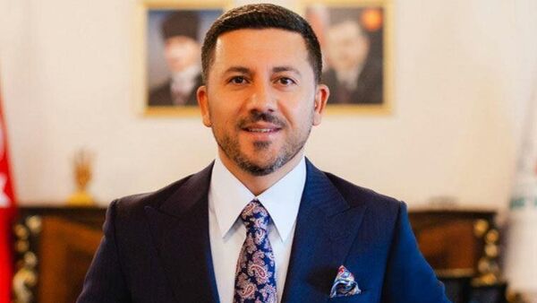 Belediye başkanlığını bırakan Rasim Arı, AK Parti'den de istifa etti - Sputnik Türkiye