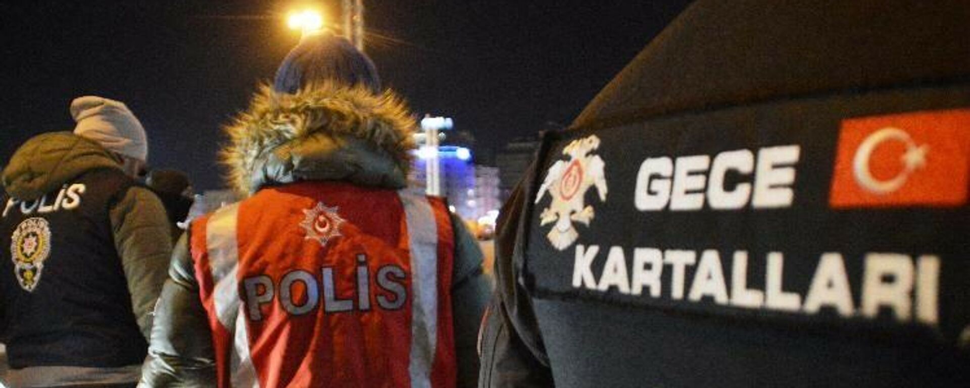 İstanbul’da Yeditepe Huzur Uygulamasında 4 bin 311 gram uyuşturucu madde ve 339 adet uyuşturucu hap ele geçirildi - polis 
 - Sputnik Türkiye, 1920, 09.04.2023
