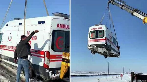 Kara saplanan ambulans vinçle kurtarıldı - Sputnik Türkiye
