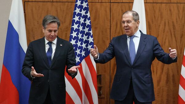 ABD ve Rusya Dışişleri Bakanları Antony Blinken ile Sergey Lavrov'un Cenevre görüşmesinden pozlar - Sputnik Türkiye