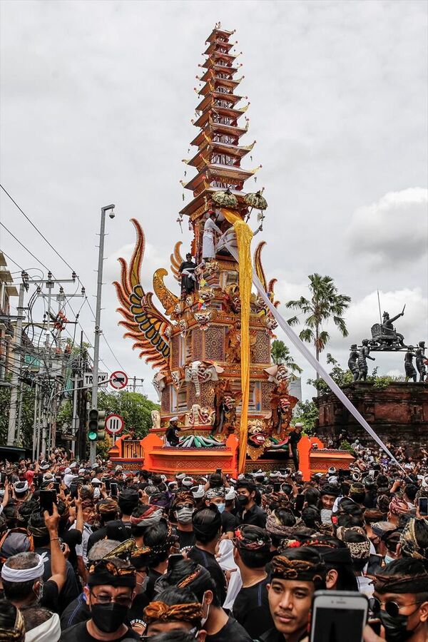 Bali'de Hindu geleneklerine göre ölü yakma töreni  - Sputnik Türkiye