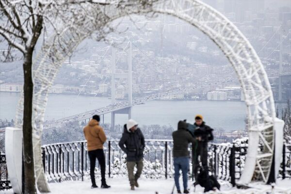 İstanbul&#x27;da kar yağışı, Çamlıca Tepesi ve çevresinde de yoğun bir şekilde etkili oldu. - Sputnik Türkiye