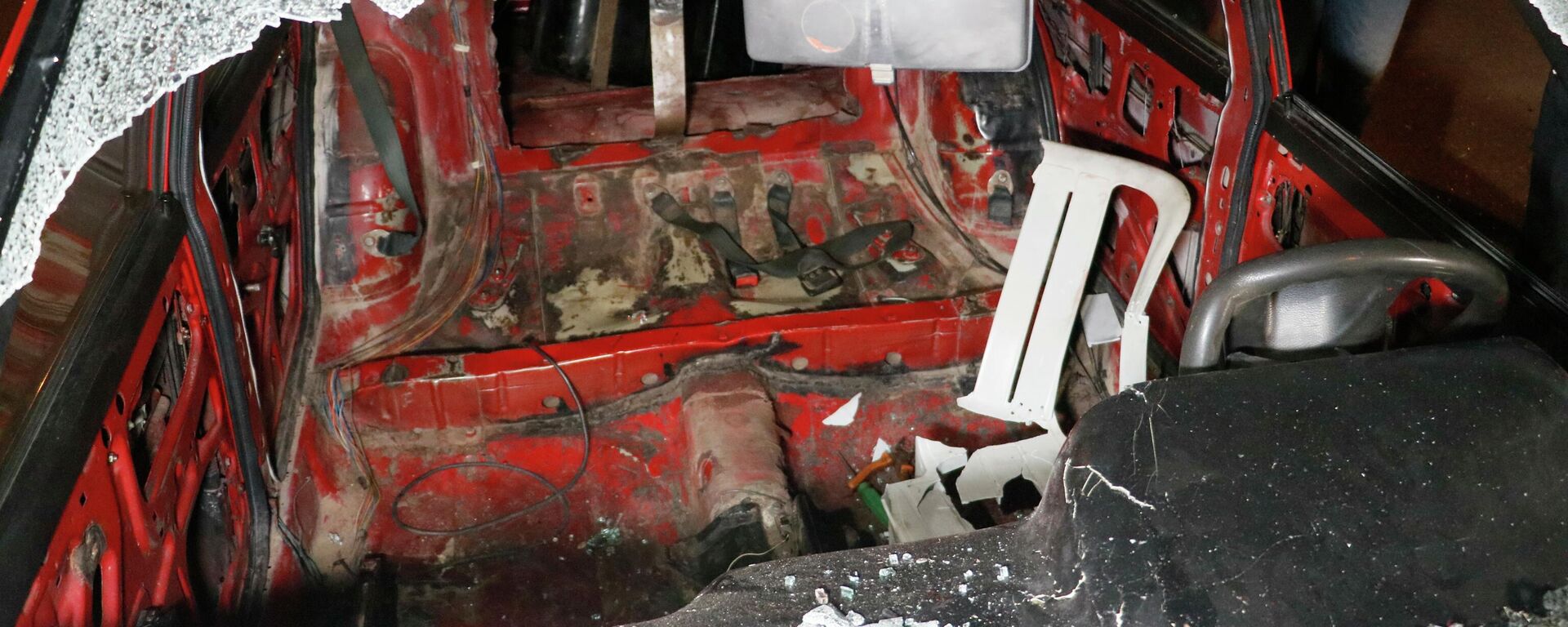 Plastik sandalye ile sürülen otomobille yolcu minibüsü çarpıştı: 1’i ağır 3 yaralı - Sputnik Türkiye, 1920, 24.01.2022