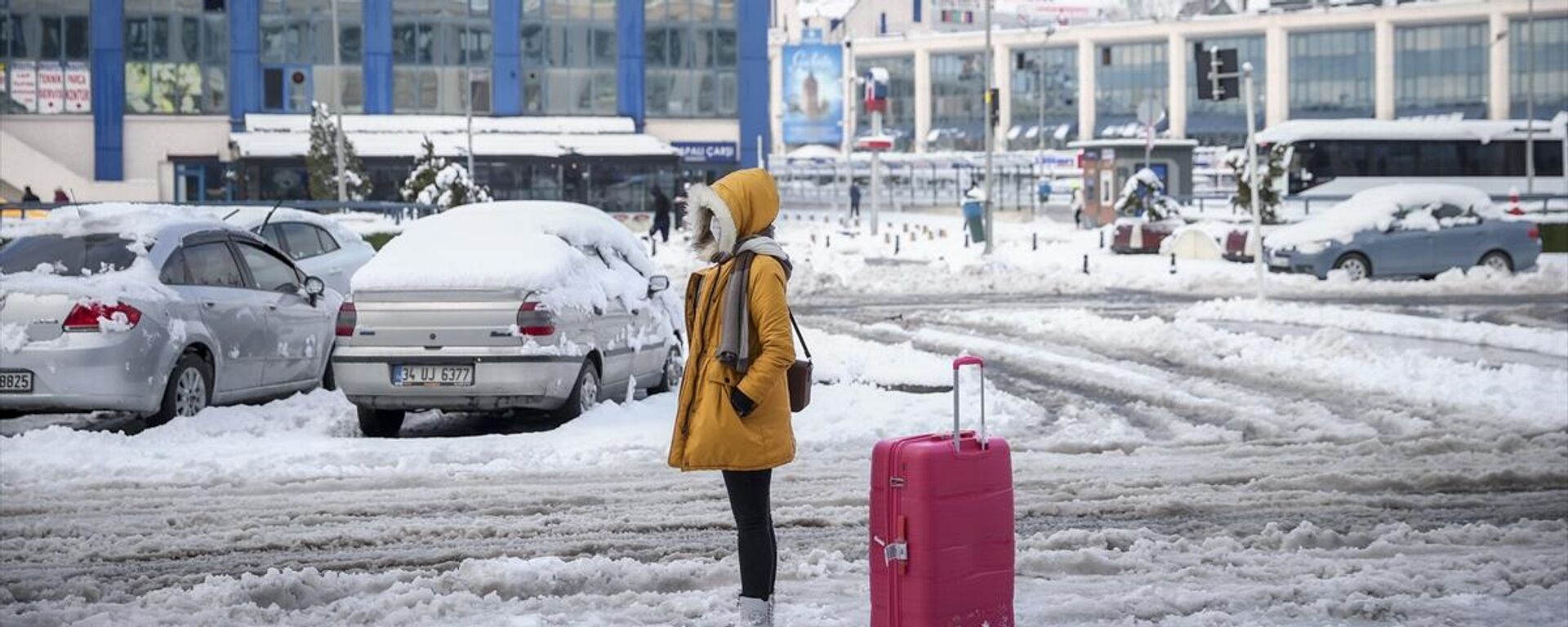 İstanbul'da otogarlarda kar esareti - Sputnik Türkiye, 1920, 25.01.2022