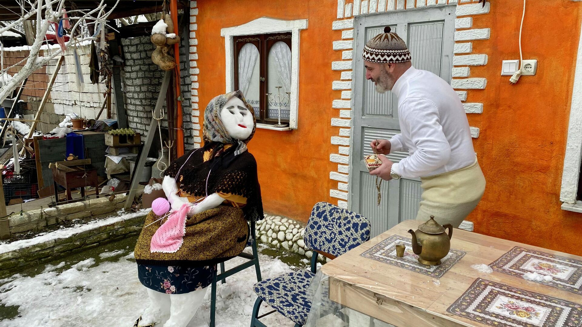 Yaşlanan kardan kadına takma diş hediye eden Ertan Kalktık - Sputnik Türkiye, 1920, 26.01.2022