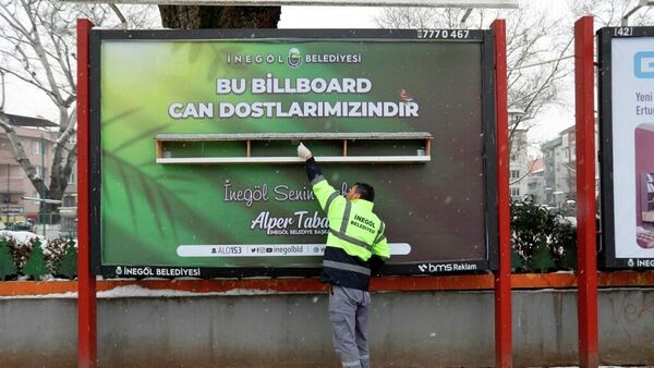 İnegöl Belediyesi, billboard, kuş yemi - Sputnik Türkiye
