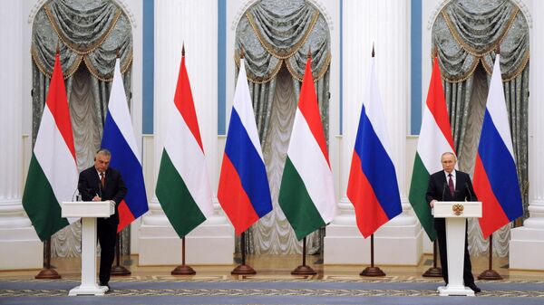 Rusya lideri Putin ve Macaristan Başbakanı Orban,neredeyse 5 saat süren görüşmenin ardından Kremlin'de basın toplantısı düzenledi.. - Sputnik Türkiye