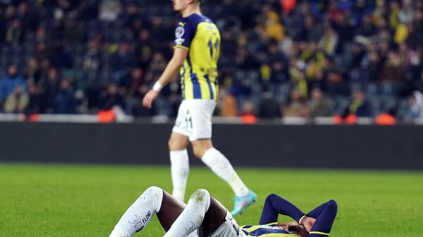 Evinde Medipol Başakşehir'e 1-0 mağlup olan Fenerbahçe'de taraftarlar maçın son bölümünde yönetime karşı istifa tezahüratlarında bulundu. - Sputnik Türkiye