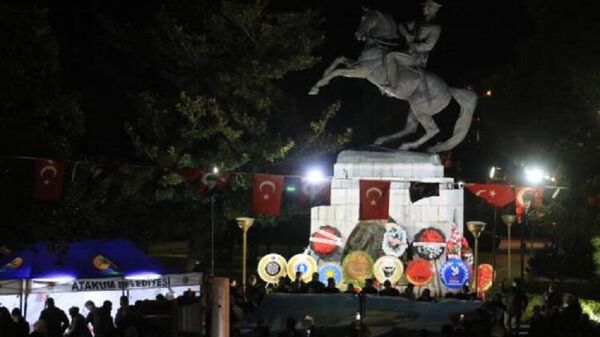 Atatürk Parkı'ndaki Onur Anıtı'nda nöbet - Sputnik Türkiye