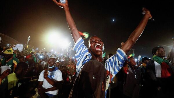 Afrika Uluslar Kupası'nı kazanan Senegal'in taraftarları Kamerun sokaklarında coşkuyla eğlendi  - Sputnik Türkiye