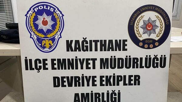 Kağıthane'de okul önünde uyuşturucu satan karı-koca polis ekiplerine yakalandı - Sputnik Türkiye