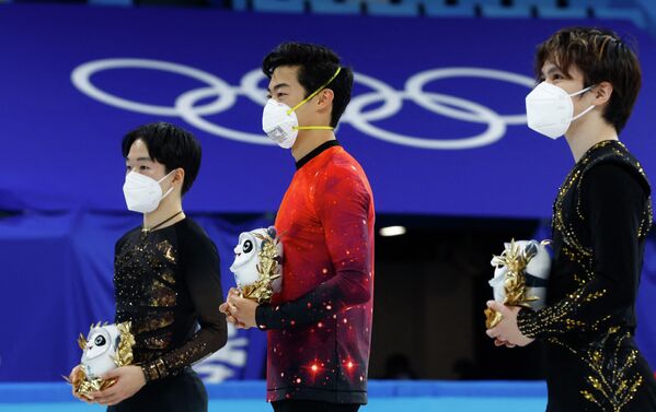 Japon Yuma Kagiyama gümüş madalya, bir diğer Japon Şoma Uno bronz madalyaya uzanırken önceki iki olimpiyatın şampiyonu Hanyu dördüncü sırada kaldı. - Sputnik Türkiye