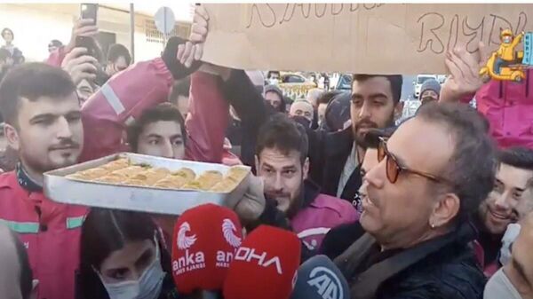 Haluk Levent’ten Yemeksepeti işçilerine baklavalı destek - Sputnik Türkiye