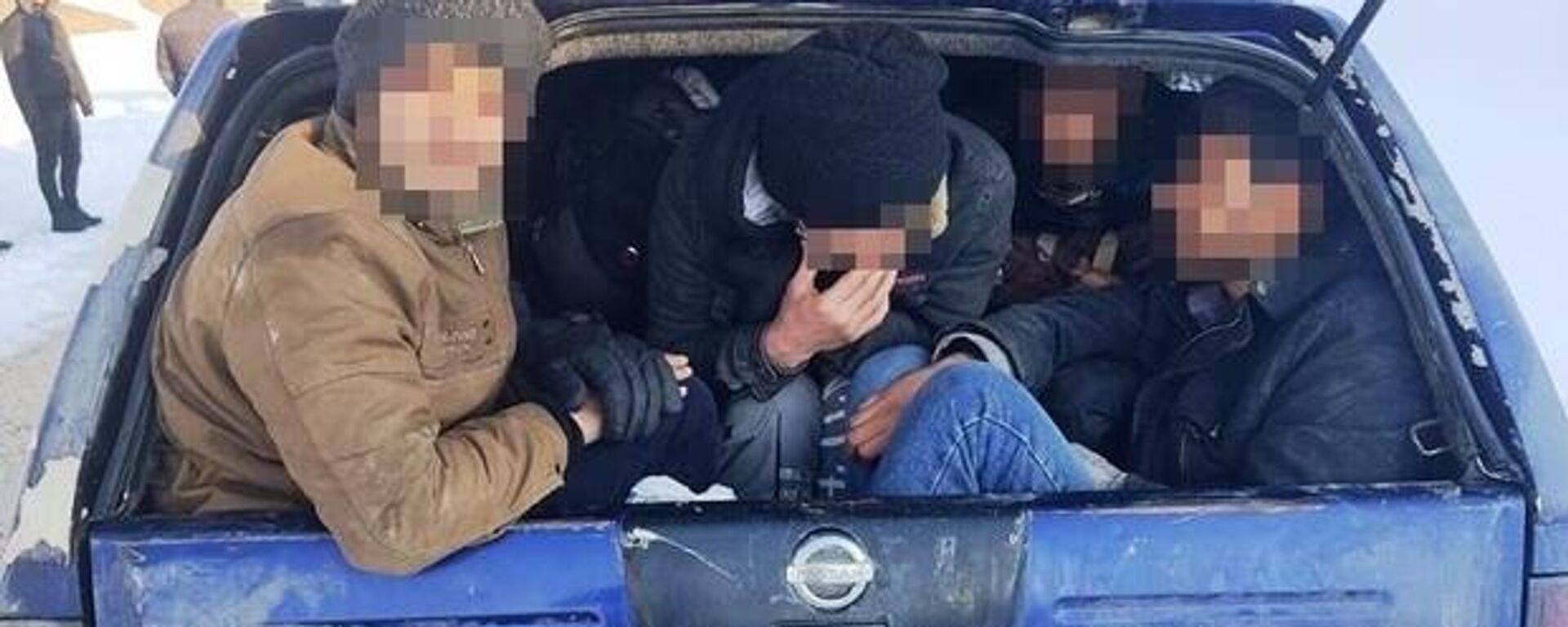 Van’da polisten kaçan kamyonette 18 kaçak göçmen çıktı - Sputnik Türkiye, 1920, 13.02.2022