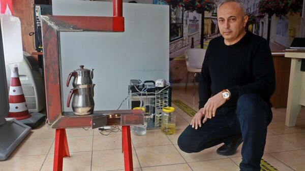 1.5 litre benzinle 3 gün boyunca ısıtan soba yaptı - Sputnik Türkiye