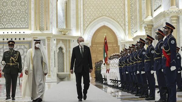 Cumhurbaşkanı Recep Tayyip Erdoğan, Abu Dabi Veliaht Prensi Şeyh Muhammed bin Zayed Al Nahyan tarafından resmi törenle karşılandı.
 - Sputnik Türkiye