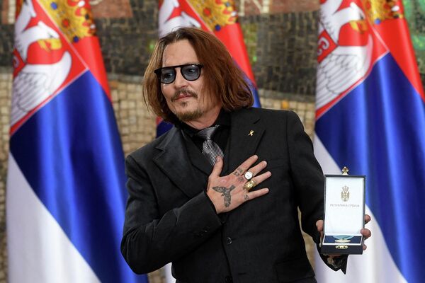 Johnny Depp'e Sırbistan'dan liyakat madalyası - Sputnik Türkiye