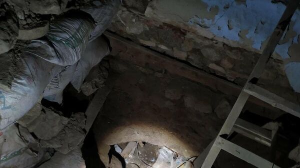 Kiraladığı evin altından tünel kazarak Ulu Cami'ye ulaşmaya çalışan kişi gözaltına alındı - Sputnik Türkiye