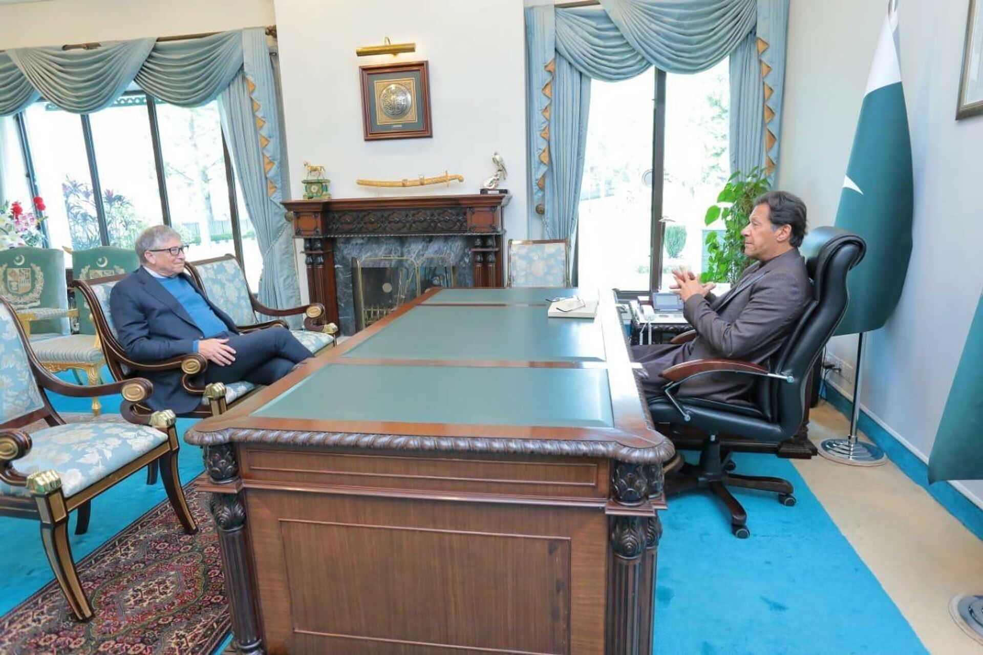 Microsoft'un kurucu ortağı Bill Gates, ilk kez geldiği Pakistan'da Başbakan Imran Khan ile görüştü. - Sputnik Türkiye, 1920, 17.02.2022